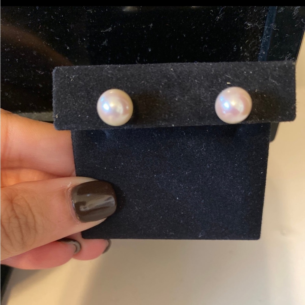 Pearl earrings from the Pearl Source
